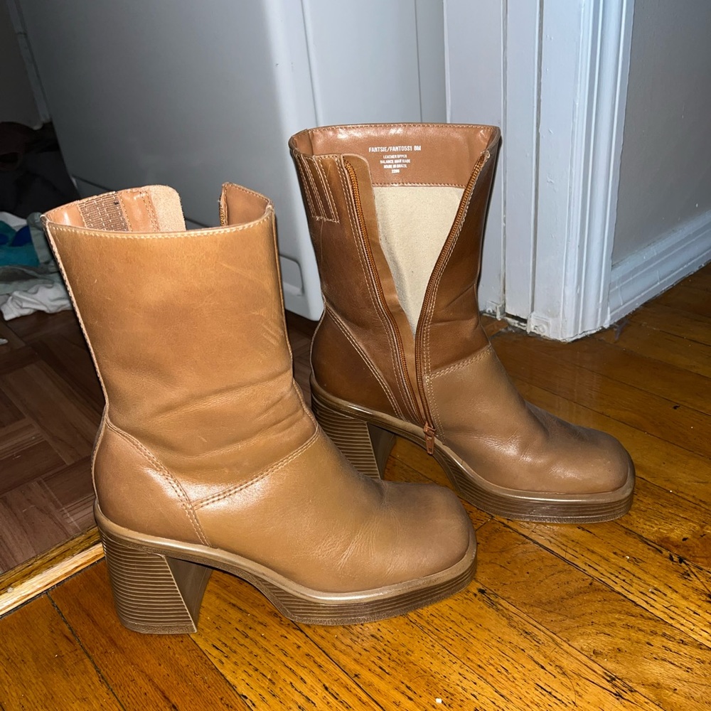 Steve Madden size 8 brown chunky heel square toe boots leather